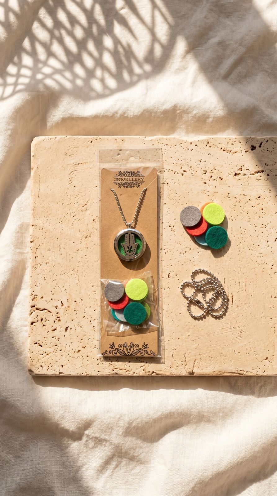 Collar de Joyería de Aromaterapia (Mano de Fátima - 30mm): Protección Ancestral, Bendición Cósmica y Calma Portátil (Acero Inoxidable)