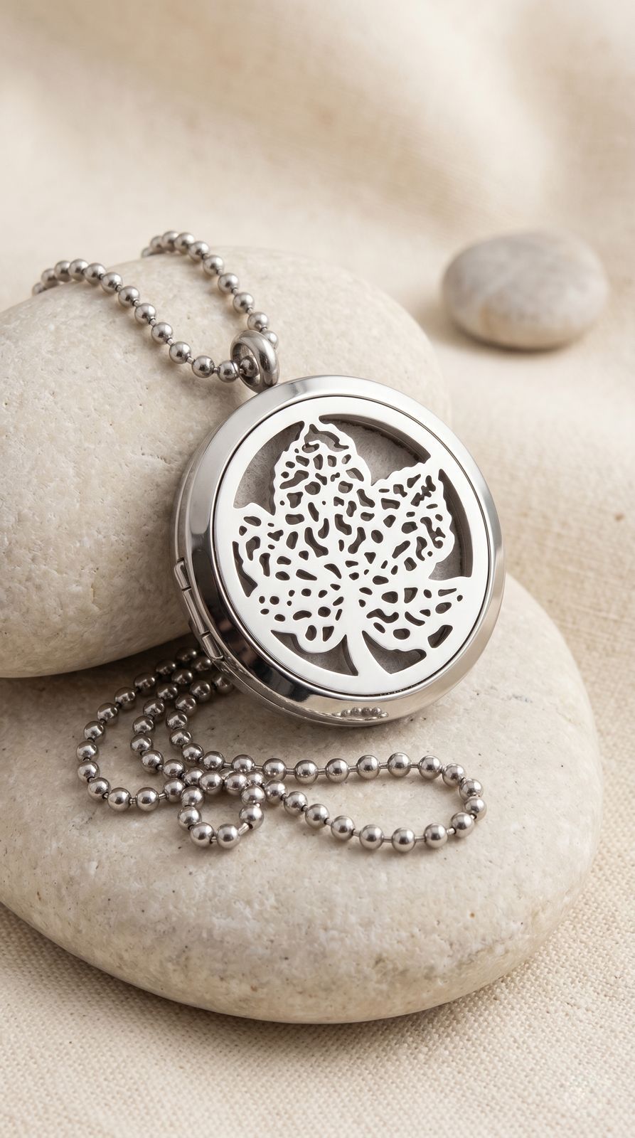 Collar de Joyería de Aromaterapia (Hoja - 30mm): Conexión Orgánica, Renovación Vital y Calma Portátil (Acero Inoxidable)
