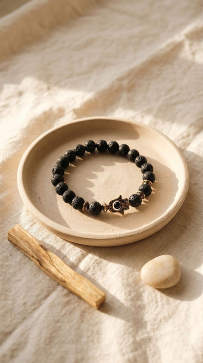 Pulsera de Piedra Preciosa (Hamsa de Oro / Piedra de Lava): Protección Inquebrantable, Fuerza Telúrica y Éxito Absoluto (Mineral Natural)