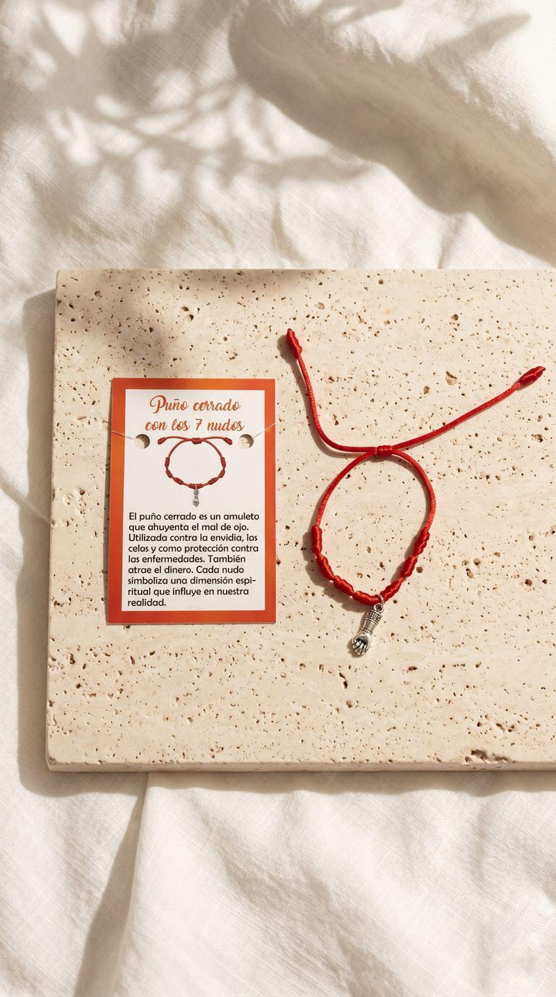 Pulsera de 7 Nudos con Puño Cerrado (Higa / Figa): Protección Inquebrantable, Fortaleza Absoluta y Buena Fortuna (Amuleto Ancestral)
