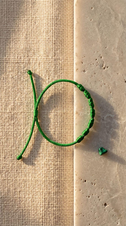 Pulsera de 7 Nudos Cuerda Verde: Salud Absoluta, Esperanza Renovada y Buena Suerte (Amuleto Ancestral)