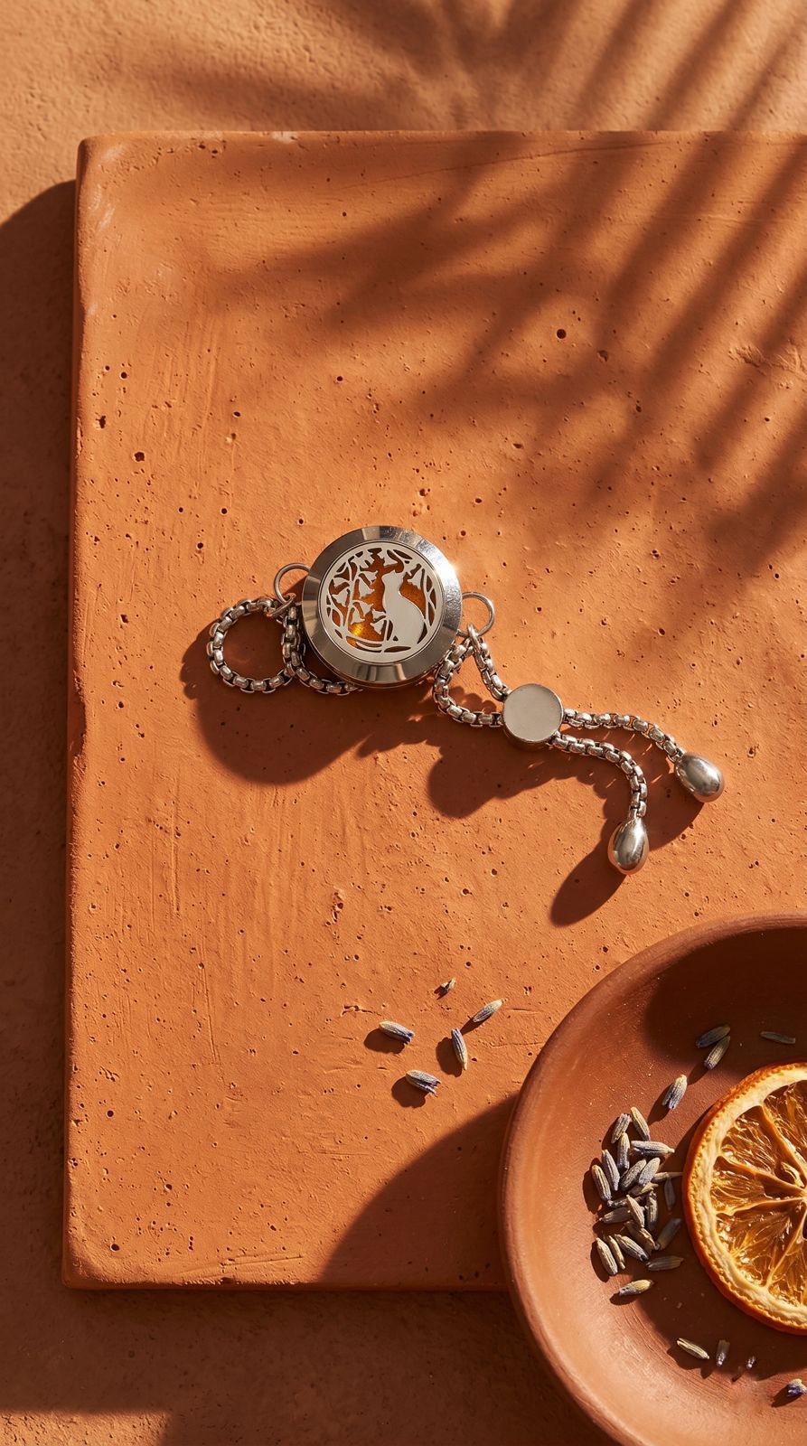 Pulsera de Cadena de Aromaterapia (Gato y Flores - 20mm): Intuición Sagrada, Renacimiento Botánico y Calma Portátil (Acero Inoxidable)