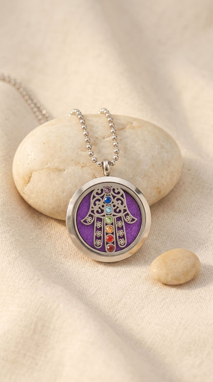 Collar de Joyería de Aromaterapia (Hamsa Chakra - 30mm): Protección Celestial, Alineación Bioenergética y Calma Portátil (Acero Inoxidable)