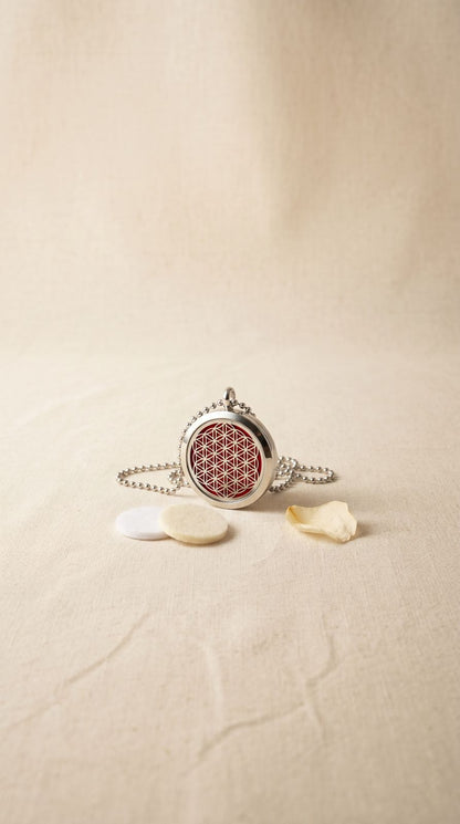 Collar de Joyería de Aromaterapia (Flor de la Vida - 30mm): Geometría Sagrada, Armonía Universal y Calma Portátil (Acero Inoxidable)