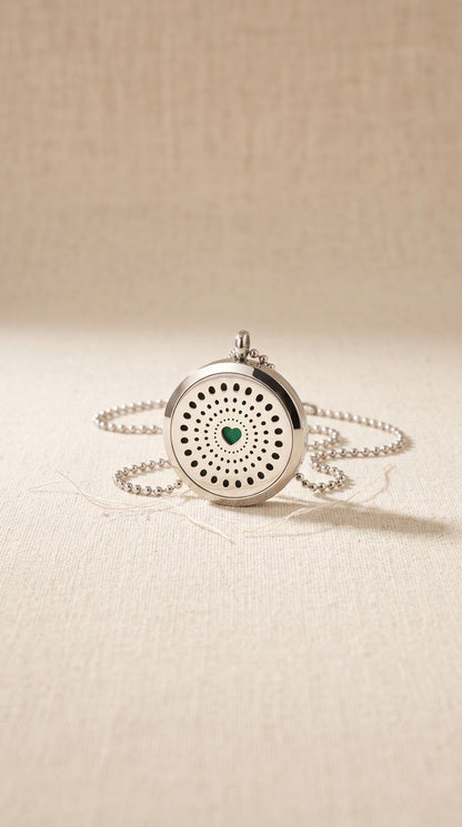 Collar de Joyería de Aromaterapia (Corazón de Diamantes - 30mm): Amor Incondicional, Magnetismo Personal y Calma Portátil (Acero Inoxidable)