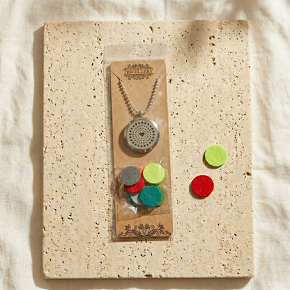 Collar de Joyería de Aromaterapia (Corazón de Diamantes - 30mm): Amor Incondicional, Magnetismo Personal y Calma Portátil (Acero Inoxidable)
